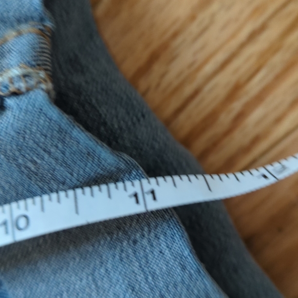 Ariya Jean Shorts 7/8 - Picture 7 of 8